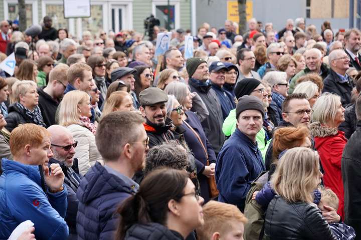 Laun hækka litlu meira en verðlag