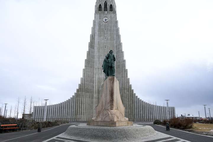 Rútustæðin færð frá Hallgrímskirkju