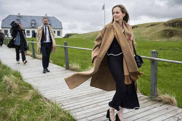 Leggst gegn eigin stólakaupum: „Ég hef sjálf setið makindalega í þeim í átta ár“