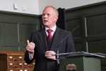 Illugi nafngreindi starfsmann Summu ráðgjafar og dró hann inn í umræðu um LÍN-frumvarp sitt