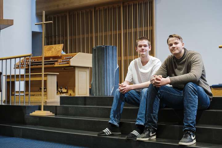 Ungir karlmenn sækja messur: „Góð leið til að byrja daginn“