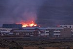 Virðist hætt að gjósa úr sprungunni sem tók húsin
