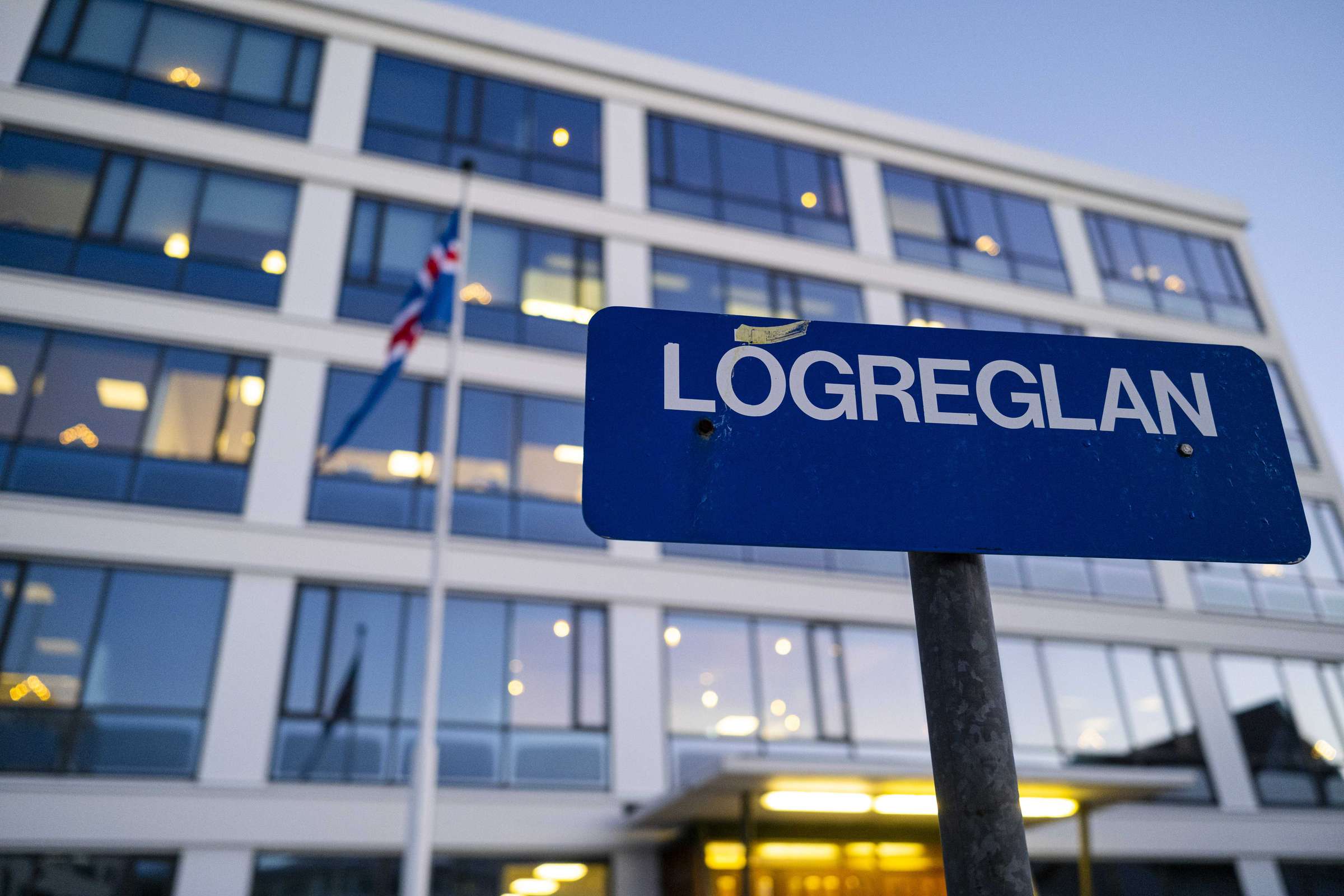 Lögreglan kannast ekki við að hafa handtekið mann fyrir það að vera ...