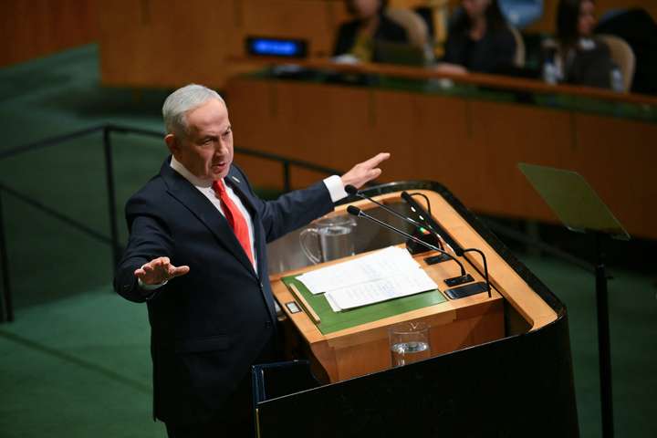 Fulltrúi Íslands sat áfram meðan tugir gengu úr salnum undir ræðu Netanyahu