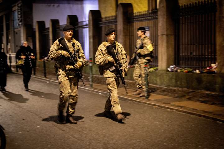 Eins og hænsn í myrkri