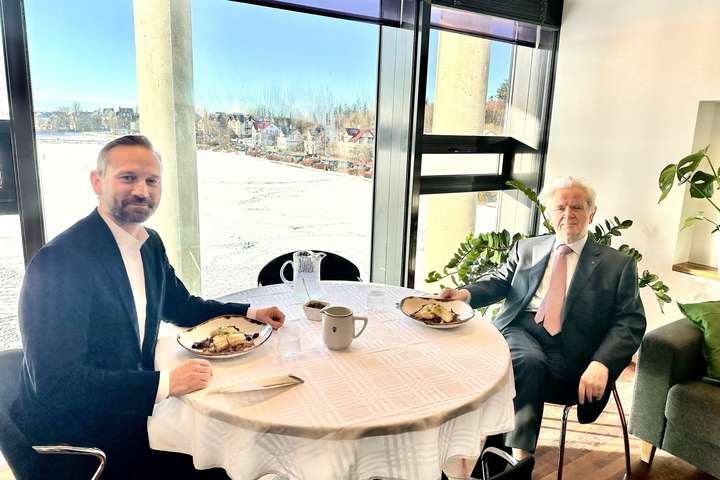 Prakkarastrik Davíðs: Kveikti á gosbrunni til þess að bregða vegfarendum