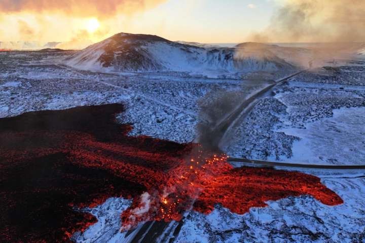 Reykjanesbær lokar sundlaugum og biðlar til íbúa að draga úr rafmagnsnotkun