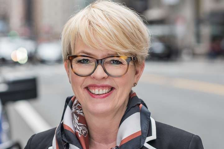 Taka nú gjald af fólki fyrir þess eigið lánshæfismat