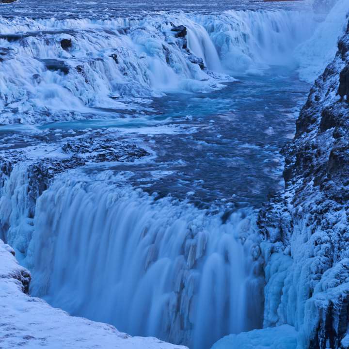 Gullfallegur foss