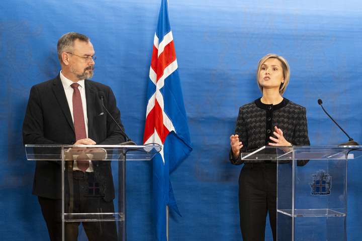 „Með þér í liði“ eða hvað?