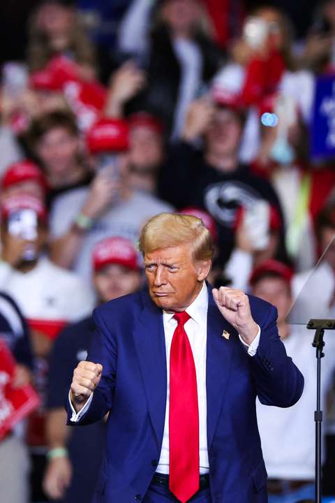 Hinn ósjálfbæri forseti: Hundrað dagar með Trump aftur í embætti