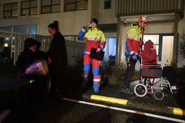 Ætluðu að skoða að aflétta rýmingu í Grindavík og fólk hefur gist í bænum