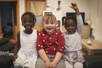 Af hverju má ein sex ára stúlka búa á Íslandi en önnur ekki?