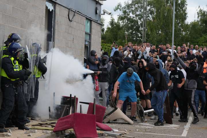 „Mjög óhugnanlegt ástand“ í borgum og bæjum í Englandi