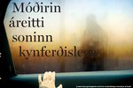 Móðir sem sögð var misnota son vill bætur