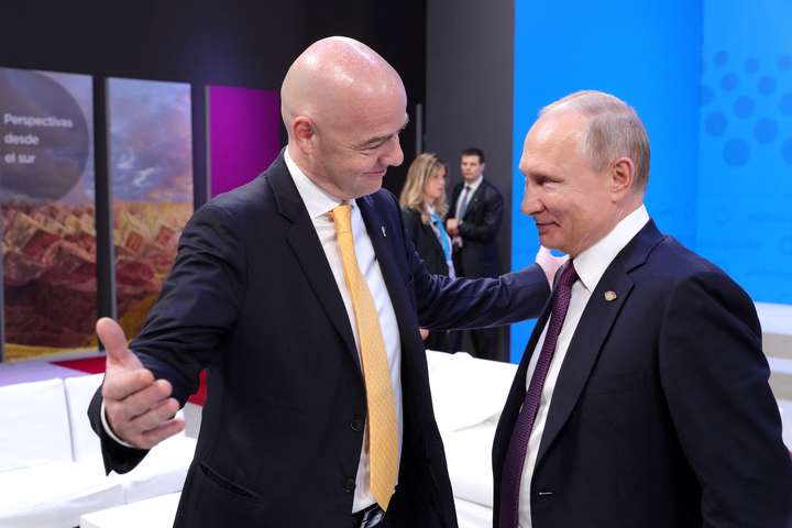 FIFA þrýstir á félög að greiða Rússum þrátt fyrir viðskiptaþvinganir