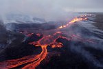 Byrjaði sem stærra eldgos en síðustu tvö en dregur hratt úr því