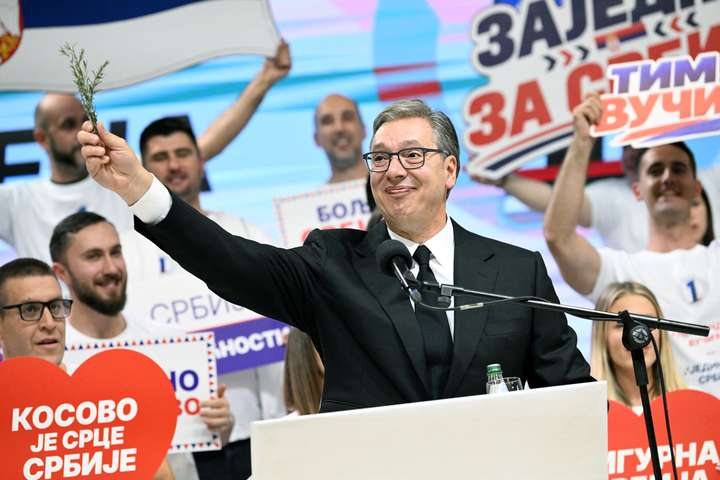 Fjölmenni á fundi stúdenta gegn spillingu í Serbíu