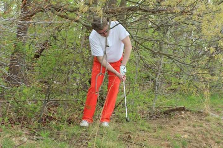 Skaut óvart íkorna til bana með golfkúlu