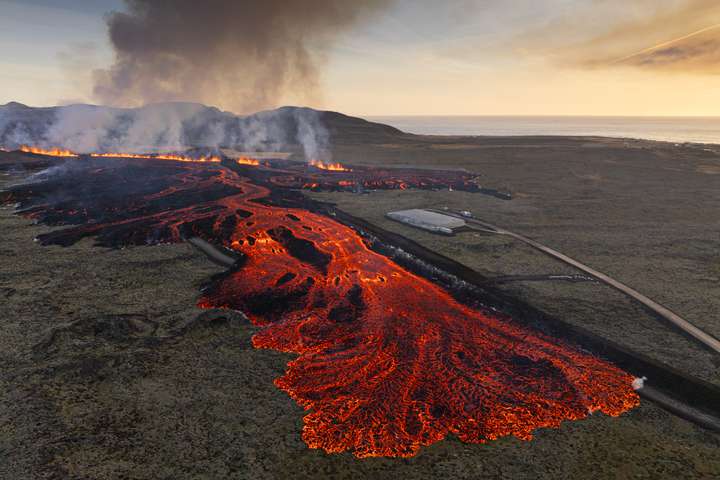 Hraunrennsli til norðurs gæti ógnað Reykjanesbraut