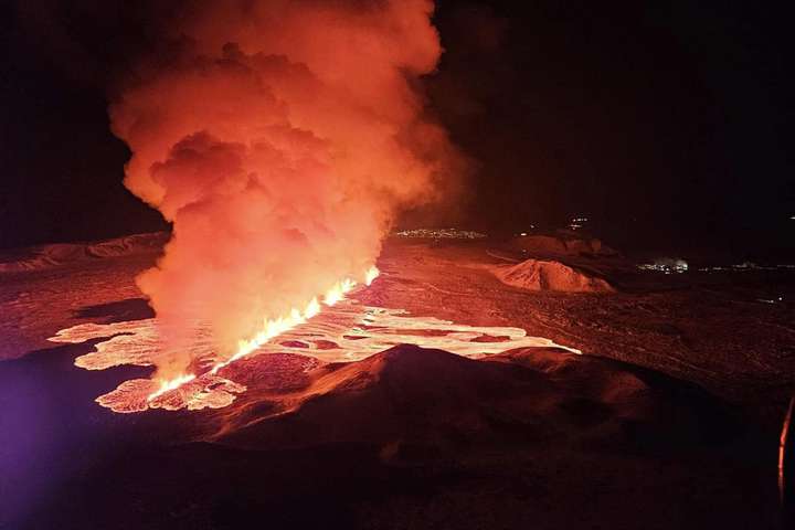 Eldgos hafið á Reykjanesskaga