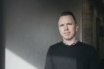 Boðar byltingar gegn „risaeðlunni“