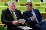 Allt vald til flokkanna eða hversvegna ráða flokkar frekar en kjósendur?