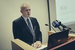 Illugi gerir undirmenn sína samábyrga