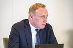 Þingmenn ríkistjórnarflokkanna vilja „fara hægar í sakirnar“ í gjaldtöku á laxeldi
