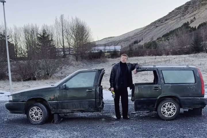 Söguðu bíl til að sýna fram á skattahækkun