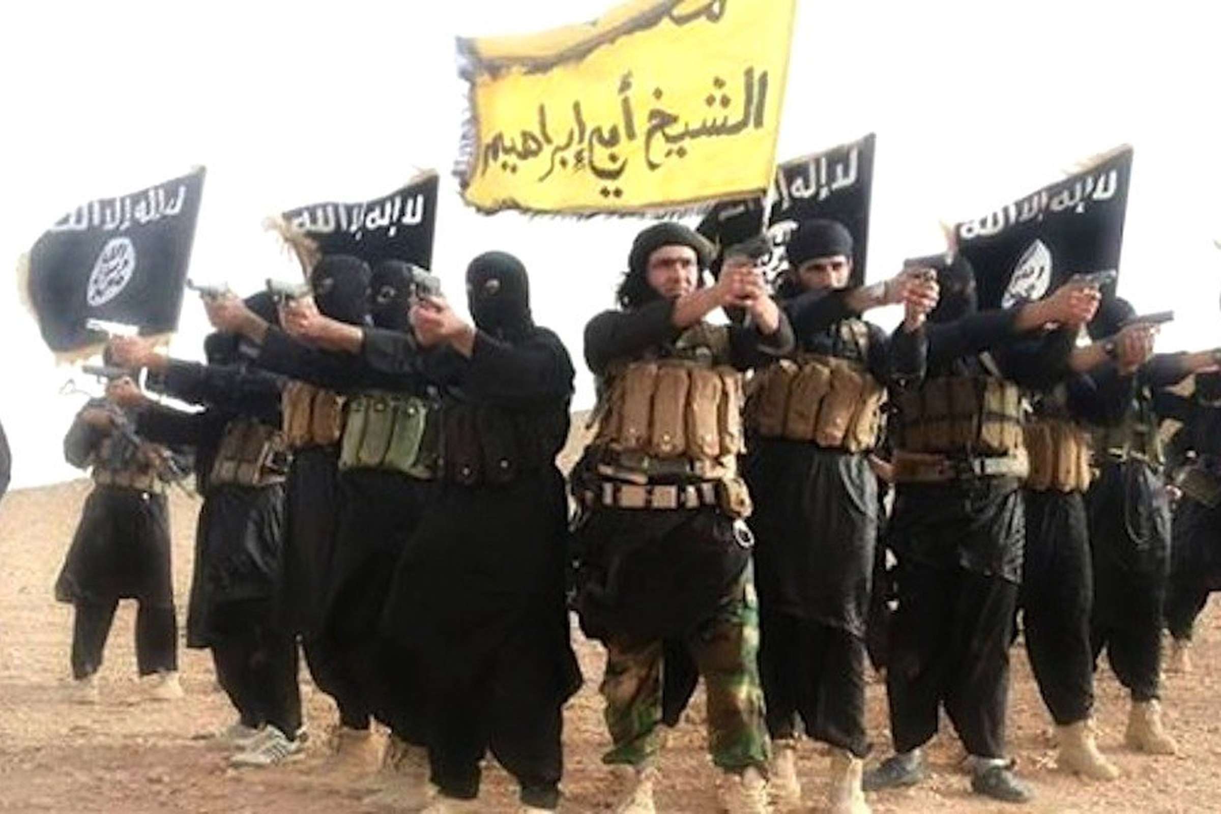Фото на фоне флага игил. Знамя ИГИЛ. Флаг Исламского государства. Флаг террористов ИГИЛ.