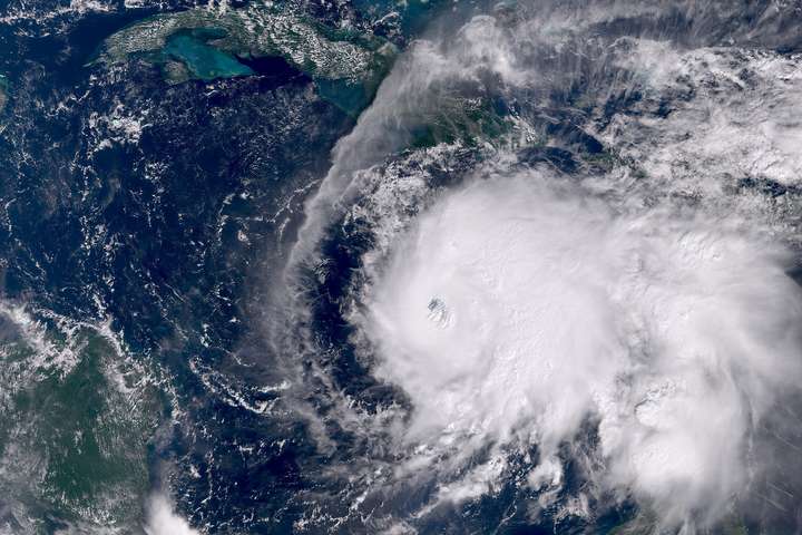 „Stormur aldarinnar“ nálgast Jamaíka