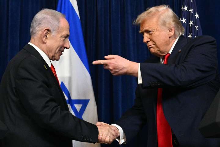 Trump hellti sér yfir Netanjahú