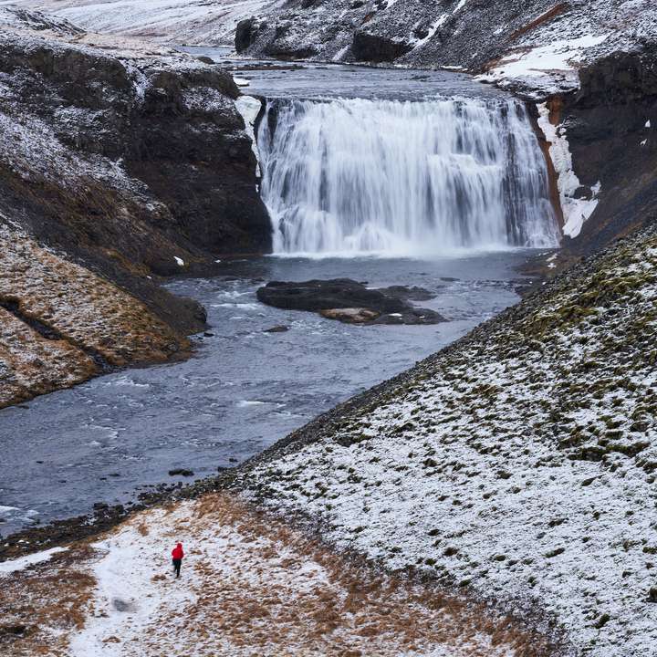 Foss kenndur við Þóru