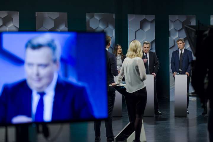 Íslendingar ganga til kosninga