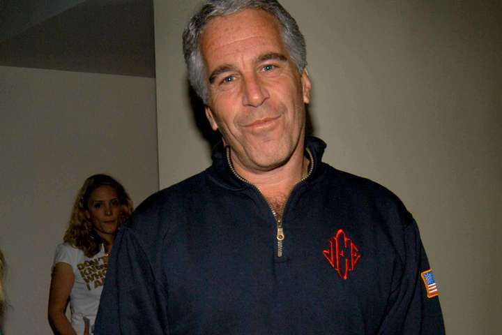 Afsökunarbeiðnir, afsagnir, konungleg reiði: Afleiðingar nýjustu Epstein-skjalanna