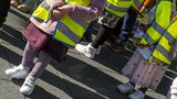 Lækkandi fæðingartíðni og gegndarlaus foreldrafordæming sófasérfræðinga