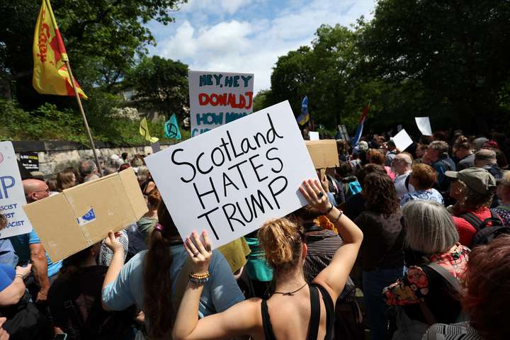 Skotar með skapandi mótmæli gegn Trump