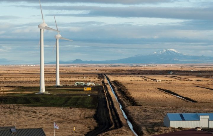„Mannvirkin munu því rísa og spaðarnir munu snúast“
