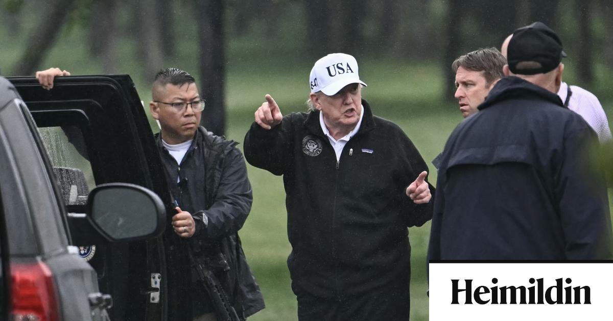 Ræðst gegn „kommúnistum“ og planar golfvöll