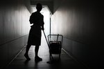 Starfsmannaleigur brjóta á erlendum starfsmönnum: „Umsýslu- og viðhaldsgjöld“ dregin af laununum