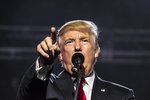 Trump í slæmum félagsskap