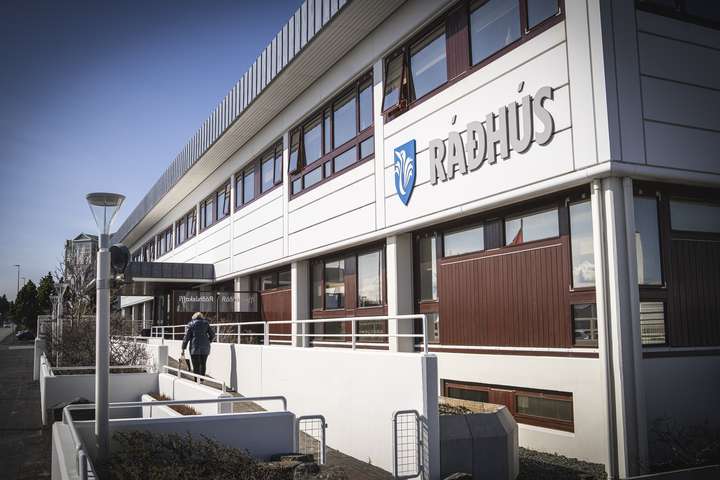 Hart deilt um 10 milljarða viðhald í Reykjanesbæ