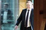 Sálfræðileg ruðningsáhrif: Hvers vegna peningar og pólitík fara illa saman