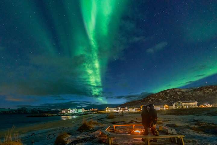 Norðurljós og kuldi til sölu á 69. breiddargráðu