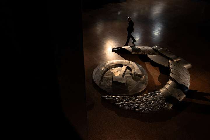 Þegar heimsveldin falla