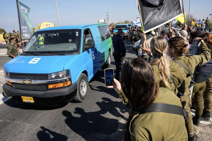 Ísraelsku gíslarnir lausir úr haldi Hamas