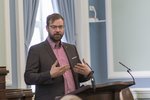 Björn Leví segir stjórnvöld ætla að „steypa“ Ísland úr vandanum