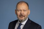 Krefjast tæps milljarðs af félagi þingmanns