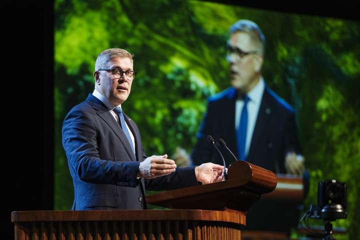 Snúningshurð stjórnmála og hagsmuna